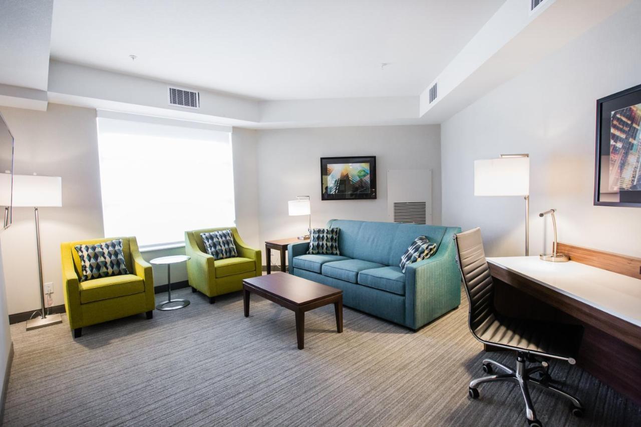 Holiday Inn Hotel & Suites Calgary South - Conference Ctr By Ihg Exterior photo