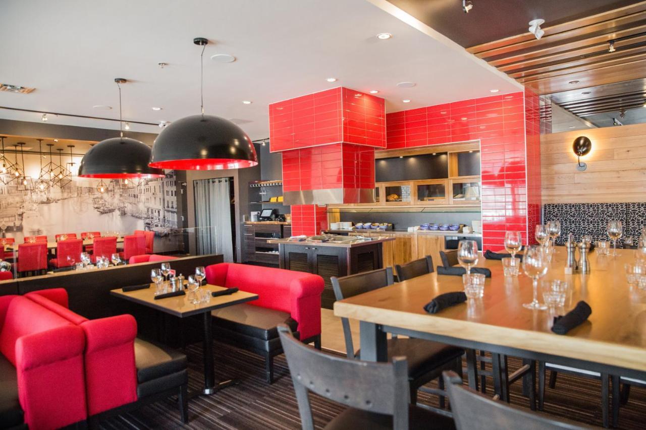 Holiday Inn Hotel & Suites Calgary South - Conference Ctr By Ihg Exterior photo